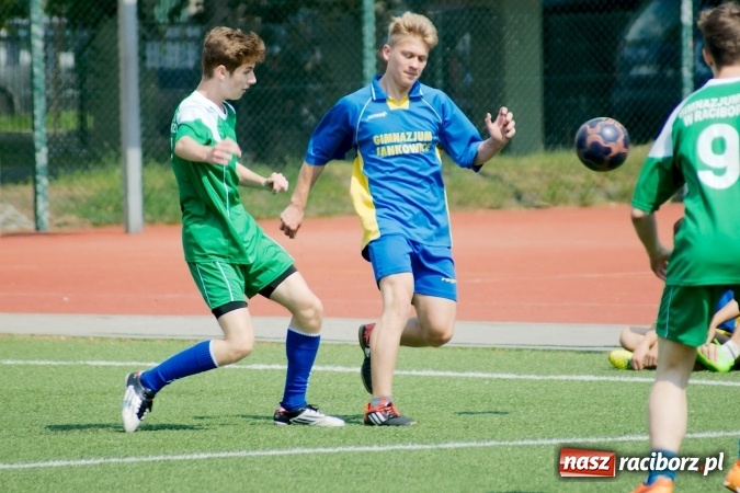 Zdjęcie w galerii na portalu naszraciborz.pl: Rejonowe finały piłki nożnej na orliku przy G1. Pietrowice Wielkie zwycięskie wiadomości z regionu