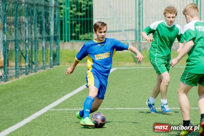 Zdjęcie w galerii na portalu naszraciborz.pl: Rejonowe finały piłki nożnej na orliku przy G1. Pietrowice Wielkie zwycięskie wiadomości z regionu