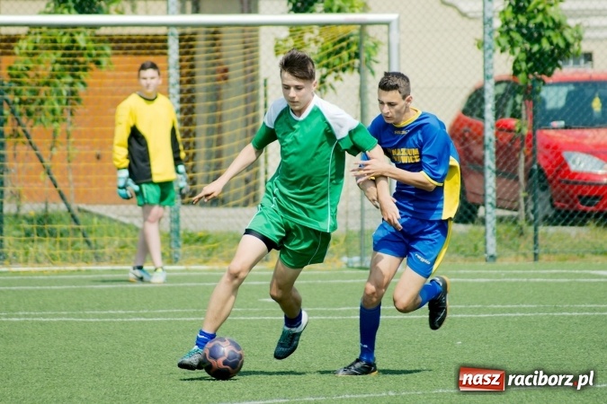 Zdjęcie w galerii na portalu naszraciborz.pl: Rejonowe finały piłki nożnej na orliku przy G1. Pietrowice Wielkie zwycięskie wiadomości z regionu