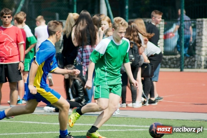 Zdjęcie w galerii na portalu naszraciborz.pl: Rejonowe finały piłki nożnej na orliku przy G1. Pietrowice Wielkie zwycięskie wiadomości z regionu