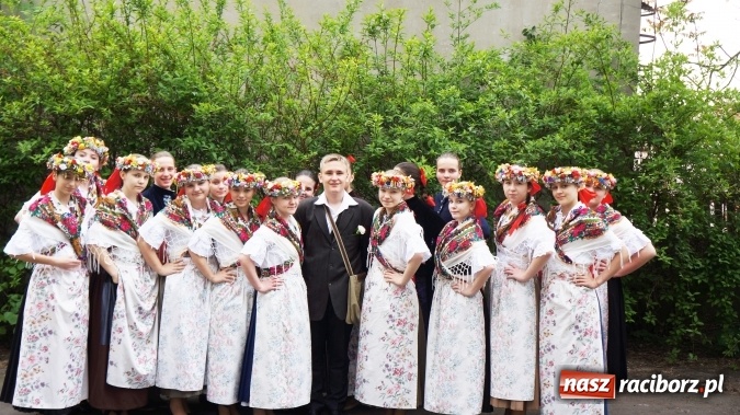 Zdjęcie w galerii na portalu naszraciborz.pl: Frelki z Gimnazjum nr 3 po raz drugi w finale Śląskiego Śpiewania wiadomości z regionu