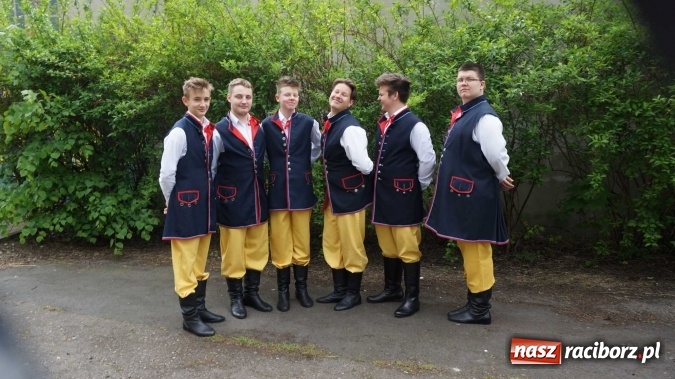 Zdjęcie w galerii na portalu naszraciborz.pl: Karlusy z G1 w finale Śląskiego Śpiewania  wiadomości z regionu