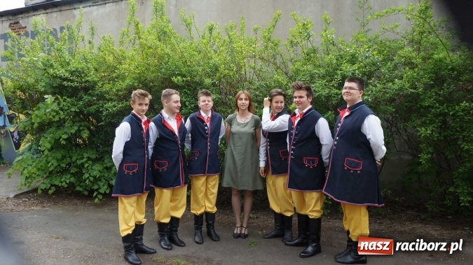 Zdjęcie w galerii na portalu naszraciborz.pl: Karlusy z G1 w finale Śląskiego Śpiewania  wiadomości z regionu