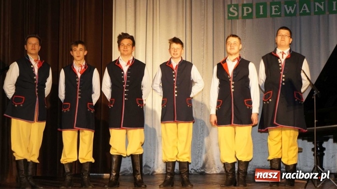 Zdjęcie w galerii na portalu naszraciborz.pl: Karlusy z G1 w finale Śląskiego Śpiewania  wiadomości z regionu