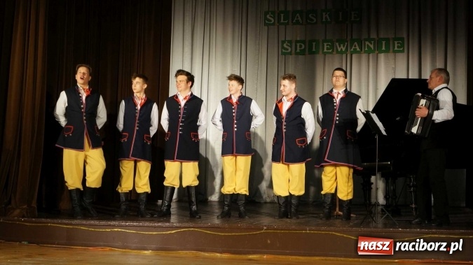 Zdjęcie w galerii na portalu naszraciborz.pl: Karlusy z G1 w finale Śląskiego Śpiewania  wiadomości z regionu