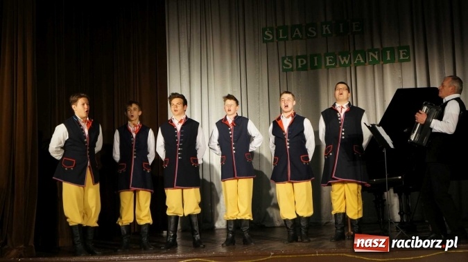 Zdjęcie w galerii na portalu naszraciborz.pl: Karlusy z G1 w finale Śląskiego Śpiewania  wiadomości z regionu