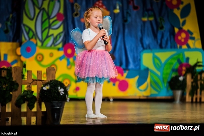 Zdjęcie w galerii na portalu naszraciborz.pl: Gala VIII Mini Festiwalu Przedszkolaków w Raciborskim Centrum Kultury wiadomości z regionu