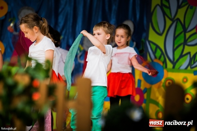 Zdjęcie w galerii na portalu naszraciborz.pl: Gala VIII Mini Festiwalu Przedszkolaków w Raciborskim Centrum Kultury wiadomości z regionu
