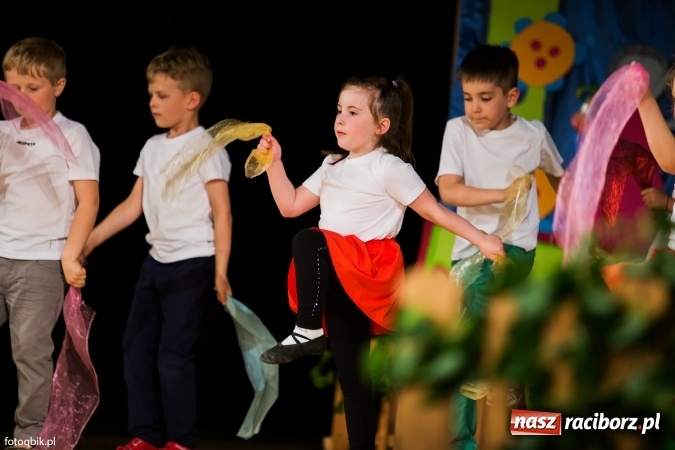 Zdjęcie w galerii na portalu naszraciborz.pl: Gala VIII Mini Festiwalu Przedszkolaków w Raciborskim Centrum Kultury wiadomości z regionu