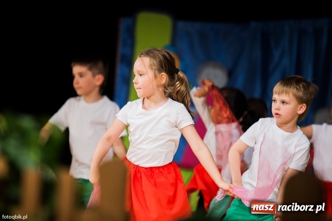 Zdjęcie w galerii na portalu naszraciborz.pl: Gala VIII Mini Festiwalu Przedszkolaków w Raciborskim Centrum Kultury wiadomości z regionu