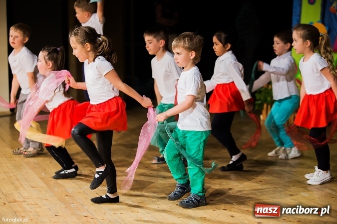 Zdjęcie w galerii na portalu naszraciborz.pl: Gala VIII Mini Festiwalu Przedszkolaków w Raciborskim Centrum Kultury wiadomości z regionu