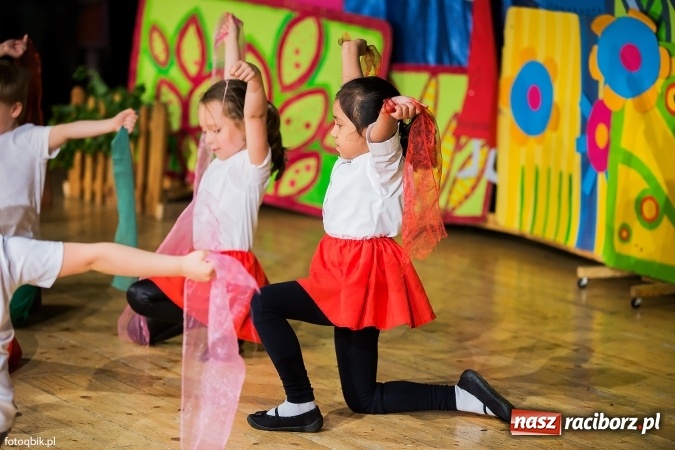 Zdjęcie w galerii na portalu naszraciborz.pl: Gala VIII Mini Festiwalu Przedszkolaków w Raciborskim Centrum Kultury wiadomości z regionu