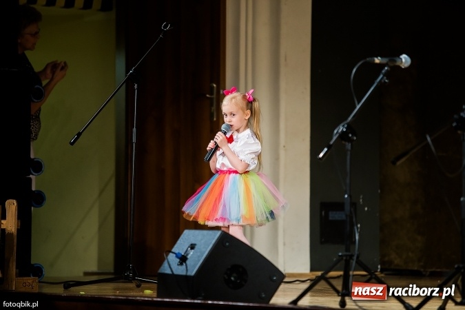 Zdjęcie w galerii na portalu naszraciborz.pl: Gala VIII Mini Festiwalu Przedszkolaków w Raciborskim Centrum Kultury wiadomości z regionu