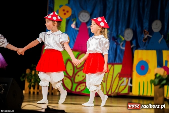 Zdjęcie w galerii na portalu naszraciborz.pl: Gala VIII Mini Festiwalu Przedszkolaków w Raciborskim Centrum Kultury wiadomości z regionu