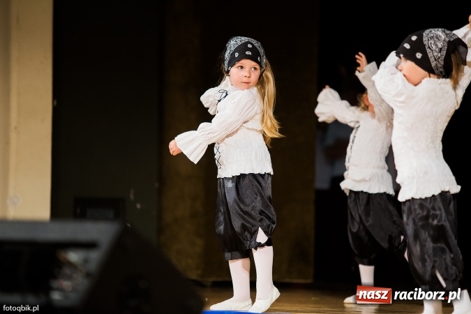Zdjęcie w galerii na portalu naszraciborz.pl: Gala VIII Mini Festiwalu Przedszkolaków w Raciborskim Centrum Kultury wiadomości z regionu
