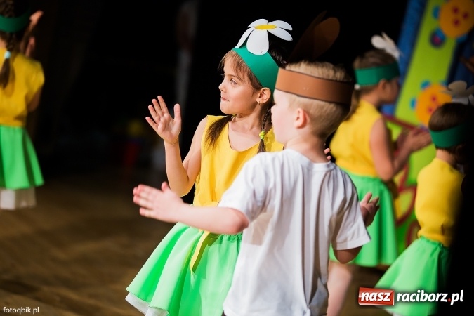 Zdjęcie w galerii na portalu naszraciborz.pl: Gala VIII Mini Festiwalu Przedszkolaków w Raciborskim Centrum Kultury wiadomości z regionu