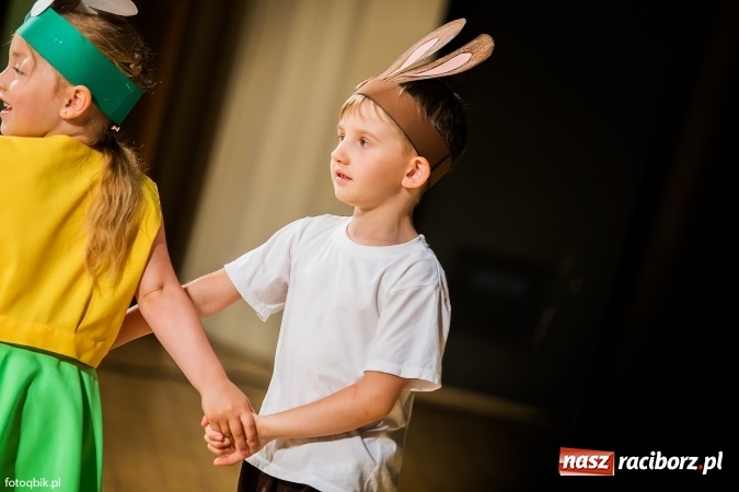 Zdjęcie w galerii na portalu naszraciborz.pl: Gala VIII Mini Festiwalu Przedszkolaków w Raciborskim Centrum Kultury wiadomości z regionu