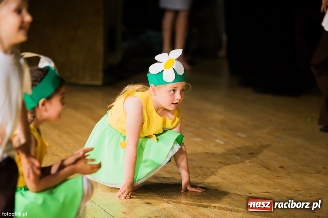 Zdjęcie w galerii na portalu naszraciborz.pl: Gala VIII Mini Festiwalu Przedszkolaków w Raciborskim Centrum Kultury wiadomości z regionu