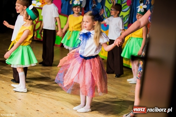 Zdjęcie w galerii na portalu naszraciborz.pl: Gala VIII Mini Festiwalu Przedszkolaków w Raciborskim Centrum Kultury wiadomości z regionu