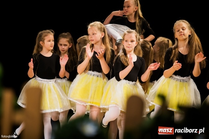 Zdjęcie w galerii na portalu naszraciborz.pl: Gala VIII Mini Festiwalu Przedszkolaków w Raciborskim Centrum Kultury wiadomości z regionu