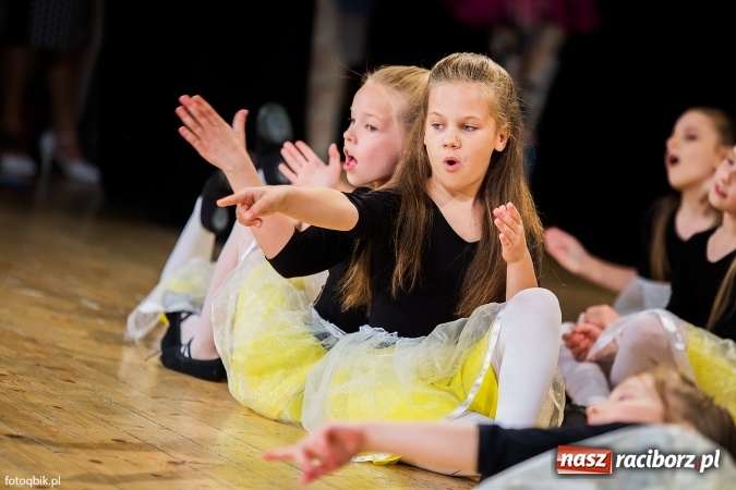 Zdjęcie w galerii na portalu naszraciborz.pl: Gala VIII Mini Festiwalu Przedszkolaków w Raciborskim Centrum Kultury wiadomości z regionu