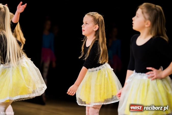 Zdjęcie w galerii na portalu naszraciborz.pl: Gala VIII Mini Festiwalu Przedszkolaków w Raciborskim Centrum Kultury wiadomości z regionu