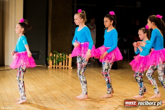 Zdjęcie w galerii na portalu naszraciborz.pl: Gala VIII Mini Festiwalu Przedszkolaków w Raciborskim Centrum Kultury wiadomości z regionu