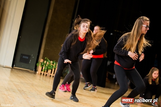 Zdjęcie w galerii na portalu naszraciborz.pl: Gala VIII Mini Festiwalu Przedszkolaków w Raciborskim Centrum Kultury wiadomości z regionu