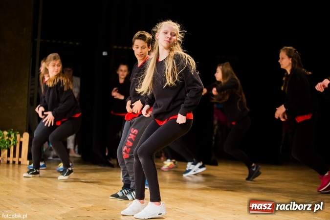 Zdjęcie w galerii na portalu naszraciborz.pl: Gala VIII Mini Festiwalu Przedszkolaków w Raciborskim Centrum Kultury wiadomości z regionu