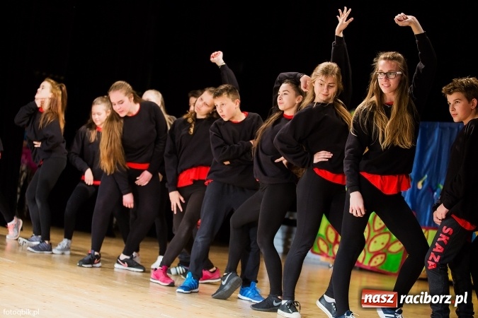 Zdjęcie w galerii na portalu naszraciborz.pl: Gala VIII Mini Festiwalu Przedszkolaków w Raciborskim Centrum Kultury wiadomości z regionu