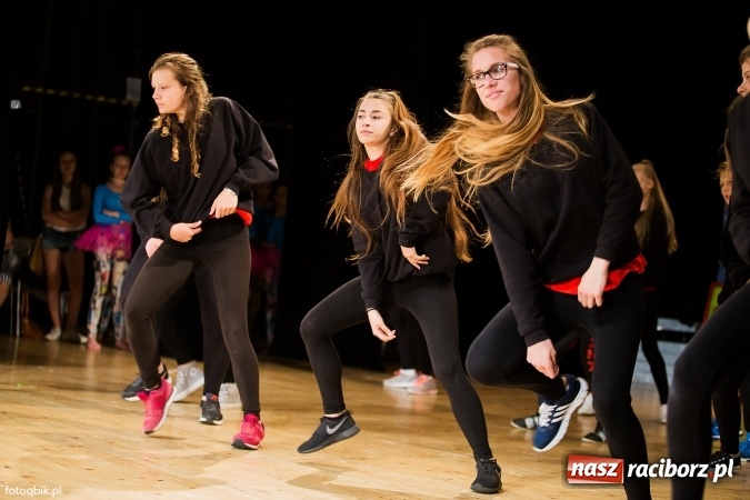 Zdjęcie w galerii na portalu naszraciborz.pl: Gala VIII Mini Festiwalu Przedszkolaków w Raciborskim Centrum Kultury wiadomości z regionu