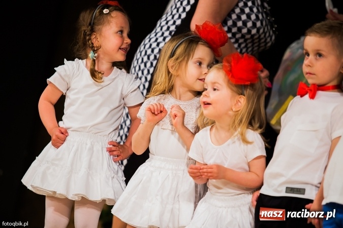 Zdjęcie w galerii na portalu naszraciborz.pl: Gala VIII Mini Festiwalu Przedszkolaków w Raciborskim Centrum Kultury wiadomości z regionu