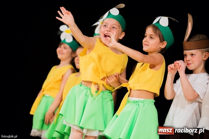 Zdjęcie w galerii na portalu naszraciborz.pl: Gala VIII Mini Festiwalu Przedszkolaków w Raciborskim Centrum Kultury wiadomości z regionu