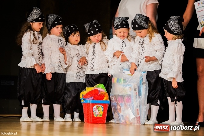 Zdjęcie w galerii na portalu naszraciborz.pl: Gala VIII Mini Festiwalu Przedszkolaków w Raciborskim Centrum Kultury wiadomości z regionu