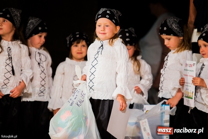 Zdjęcie w galerii na portalu naszraciborz.pl: Gala VIII Mini Festiwalu Przedszkolaków w Raciborskim Centrum Kultury wiadomości z regionu
