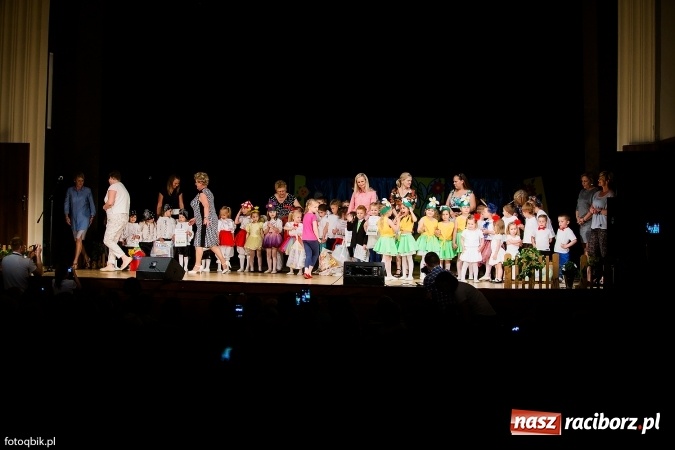 Zdjęcie w galerii na portalu naszraciborz.pl: Gala VIII Mini Festiwalu Przedszkolaków w Raciborskim Centrum Kultury wiadomości z regionu