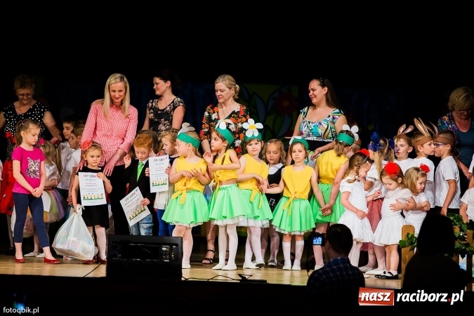 Zdjęcie w galerii na portalu naszraciborz.pl: Gala VIII Mini Festiwalu Przedszkolaków w Raciborskim Centrum Kultury wiadomości z regionu