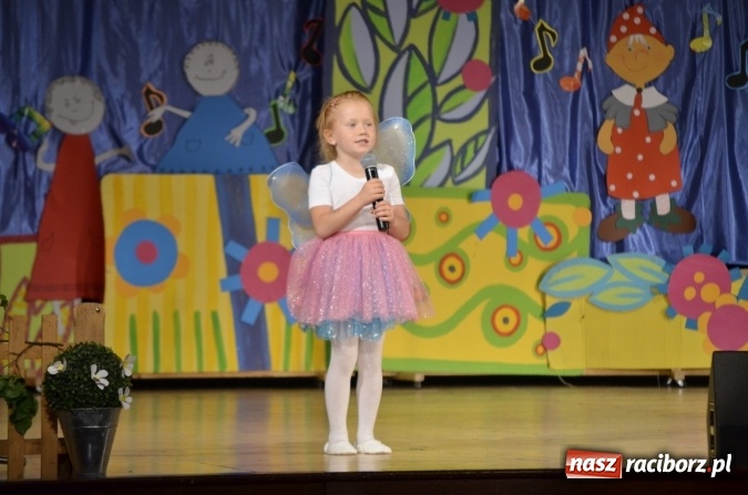 Zdjęcie w galerii na portalu naszraciborz.pl: Gala VIII Mini Festiwalu Przedszkolaków w Raciborskim Centrum Kultury wiadomości z regionu