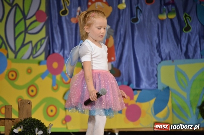 Zdjęcie w galerii na portalu naszraciborz.pl: Gala VIII Mini Festiwalu Przedszkolaków w Raciborskim Centrum Kultury wiadomości z regionu