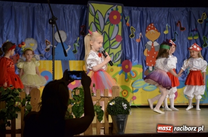 Zdjęcie w galerii na portalu naszraciborz.pl: Gala VIII Mini Festiwalu Przedszkolaków w Raciborskim Centrum Kultury wiadomości z regionu