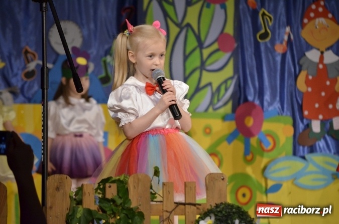 Zdjęcie w galerii na portalu naszraciborz.pl: Gala VIII Mini Festiwalu Przedszkolaków w Raciborskim Centrum Kultury wiadomości z regionu