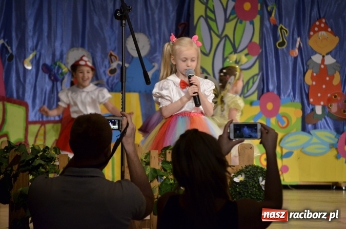 Zdjęcie w galerii na portalu naszraciborz.pl: Gala VIII Mini Festiwalu Przedszkolaków w Raciborskim Centrum Kultury wiadomości z regionu