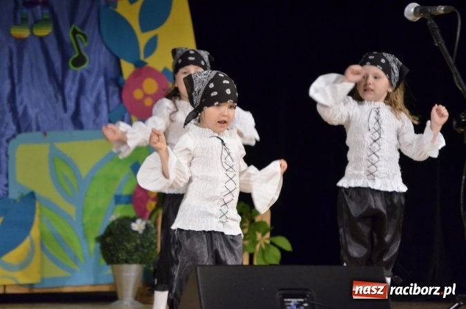 Zdjęcie w galerii na portalu naszraciborz.pl: Gala VIII Mini Festiwalu Przedszkolaków w Raciborskim Centrum Kultury wiadomości z regionu