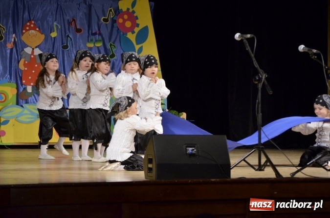 Zdjęcie w galerii na portalu naszraciborz.pl: Gala VIII Mini Festiwalu Przedszkolaków w Raciborskim Centrum Kultury wiadomości z regionu