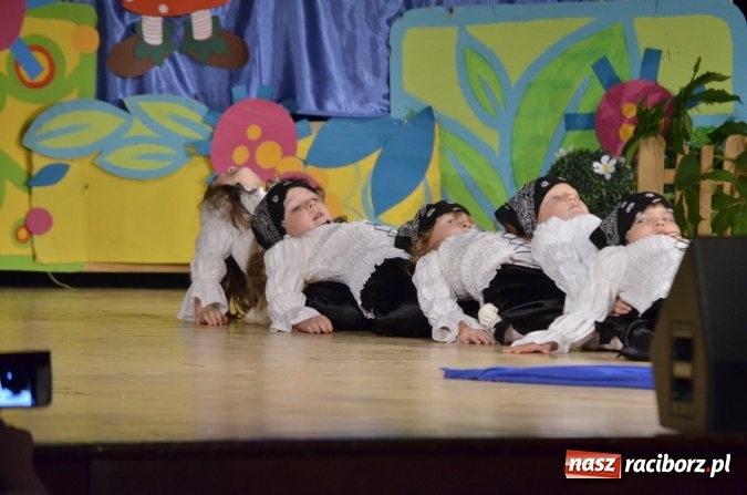 Zdjęcie w galerii na portalu naszraciborz.pl: Gala VIII Mini Festiwalu Przedszkolaków w Raciborskim Centrum Kultury wiadomości z regionu