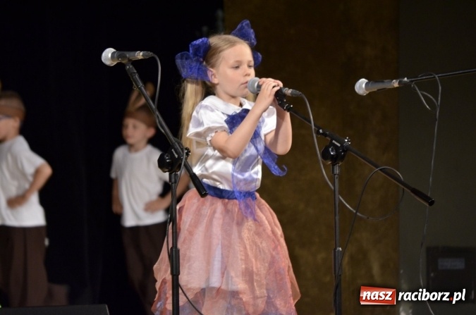 Zdjęcie w galerii na portalu naszraciborz.pl: Gala VIII Mini Festiwalu Przedszkolaków w Raciborskim Centrum Kultury wiadomości z regionu