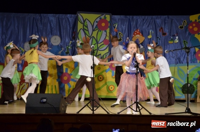 Zdjęcie w galerii na portalu naszraciborz.pl: Gala VIII Mini Festiwalu Przedszkolaków w Raciborskim Centrum Kultury wiadomości z regionu