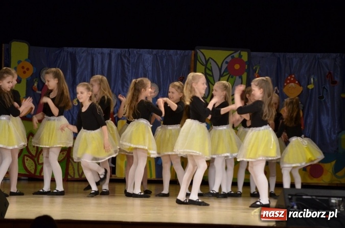 Zdjęcie w galerii na portalu naszraciborz.pl: Gala VIII Mini Festiwalu Przedszkolaków w Raciborskim Centrum Kultury wiadomości z regionu