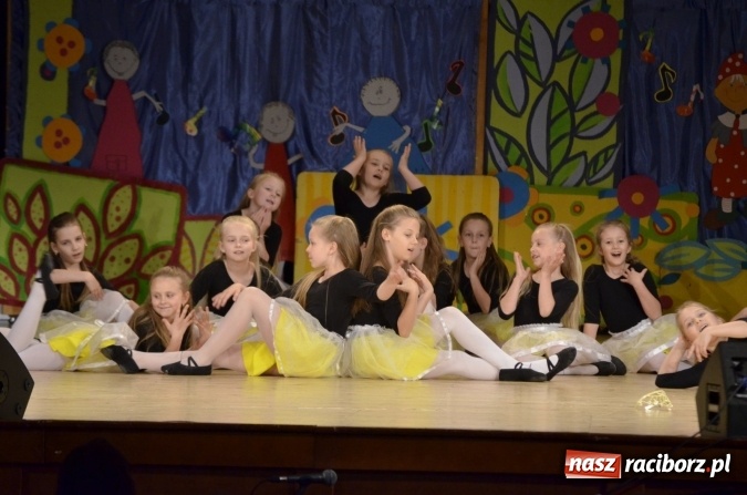 Zdjęcie w galerii na portalu naszraciborz.pl: Gala VIII Mini Festiwalu Przedszkolaków w Raciborskim Centrum Kultury wiadomości z regionu