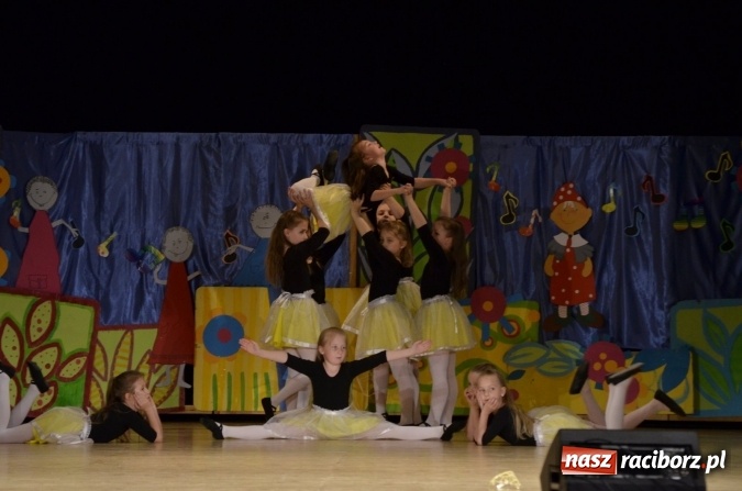Zdjęcie w galerii na portalu naszraciborz.pl: Gala VIII Mini Festiwalu Przedszkolaków w Raciborskim Centrum Kultury wiadomości z regionu